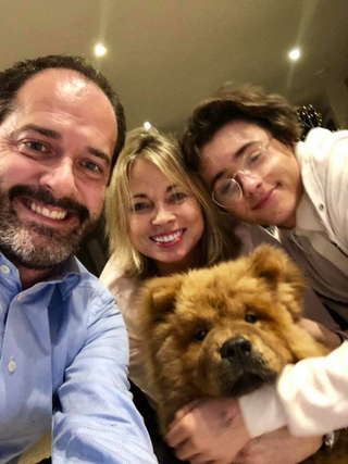La familia de Bungle sube una foto después de haber sido reunida con el perro.